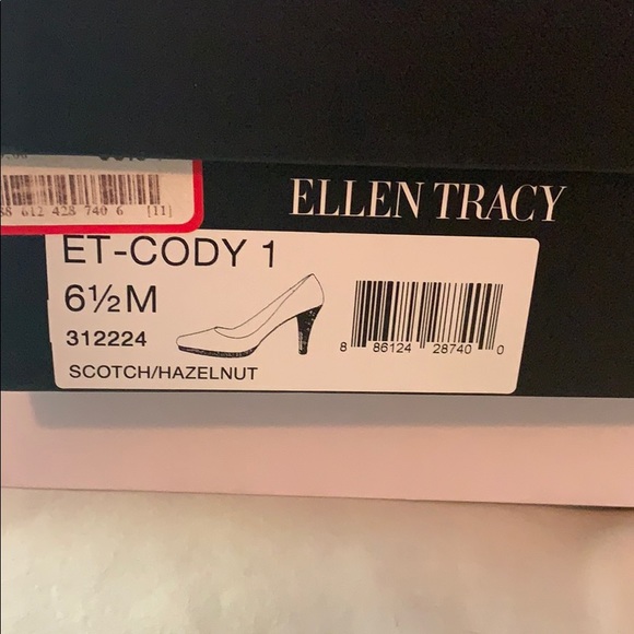 Ellen Tracy suede heels size 6.5 - Picture 2 of 4